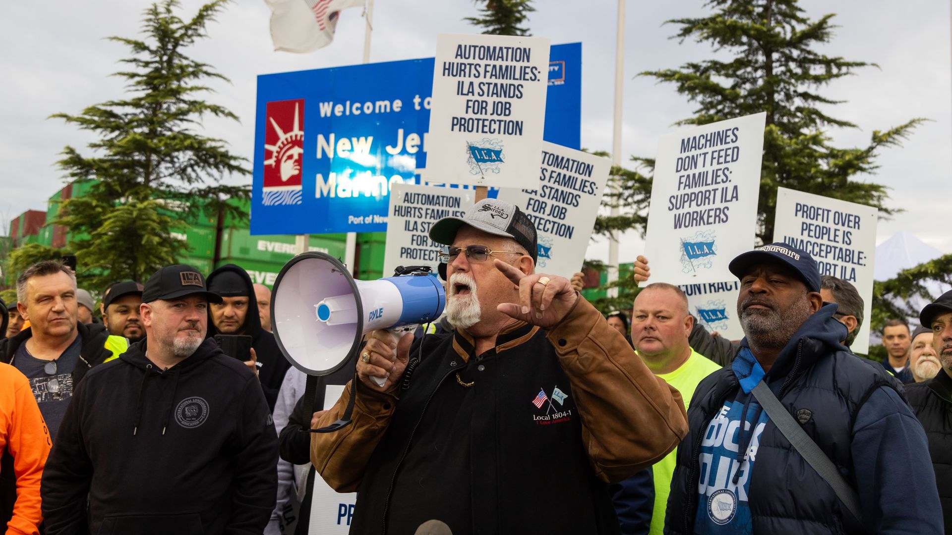 PIcketing longshoremen at the Port of Newark