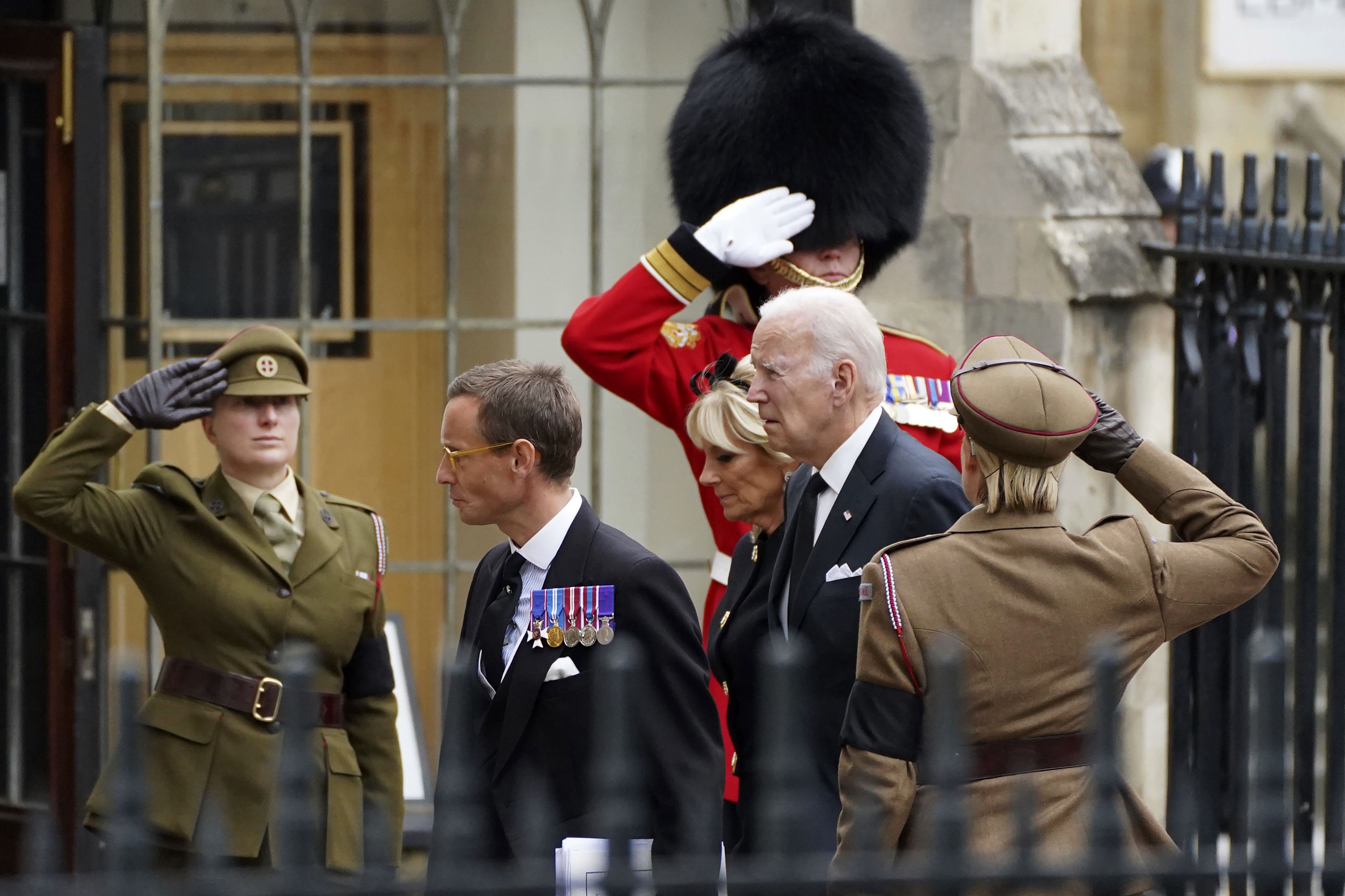 Biden with British guards