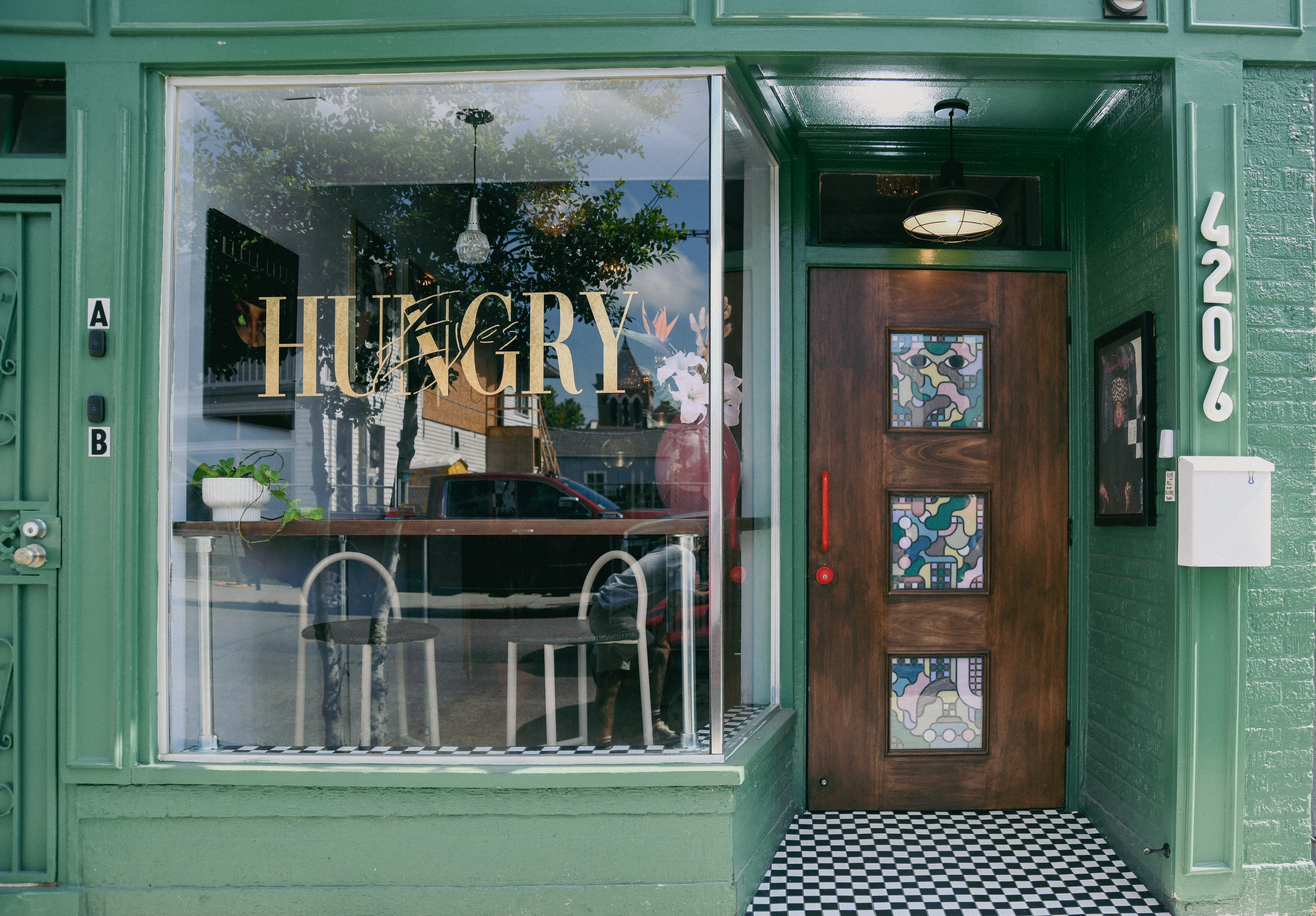 Photo shows the exterior of Hungry Eyes on Magazine Street