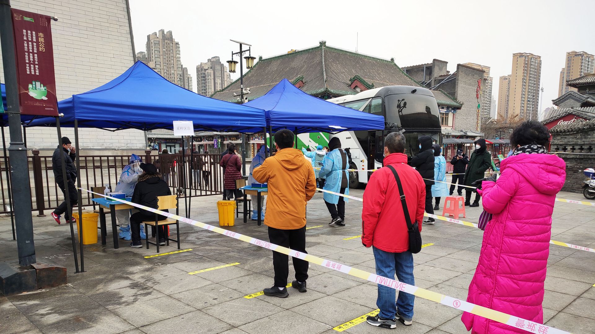 Residents queue to get a swab sample for Covid-19 coronavirus in Tianjin, in northern China on January 9, 2022. 