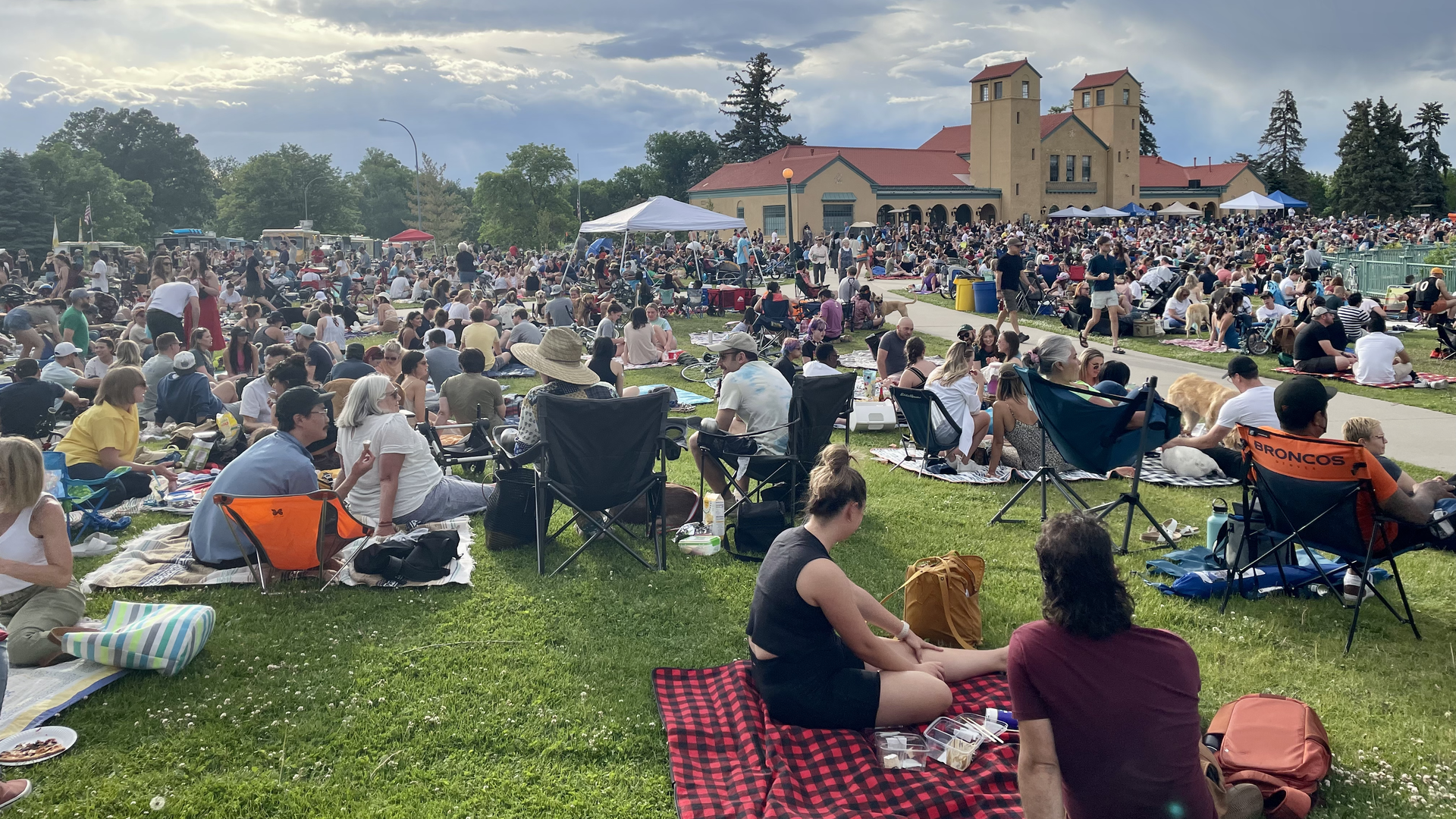 People picnic in City Park for City Park Jazz