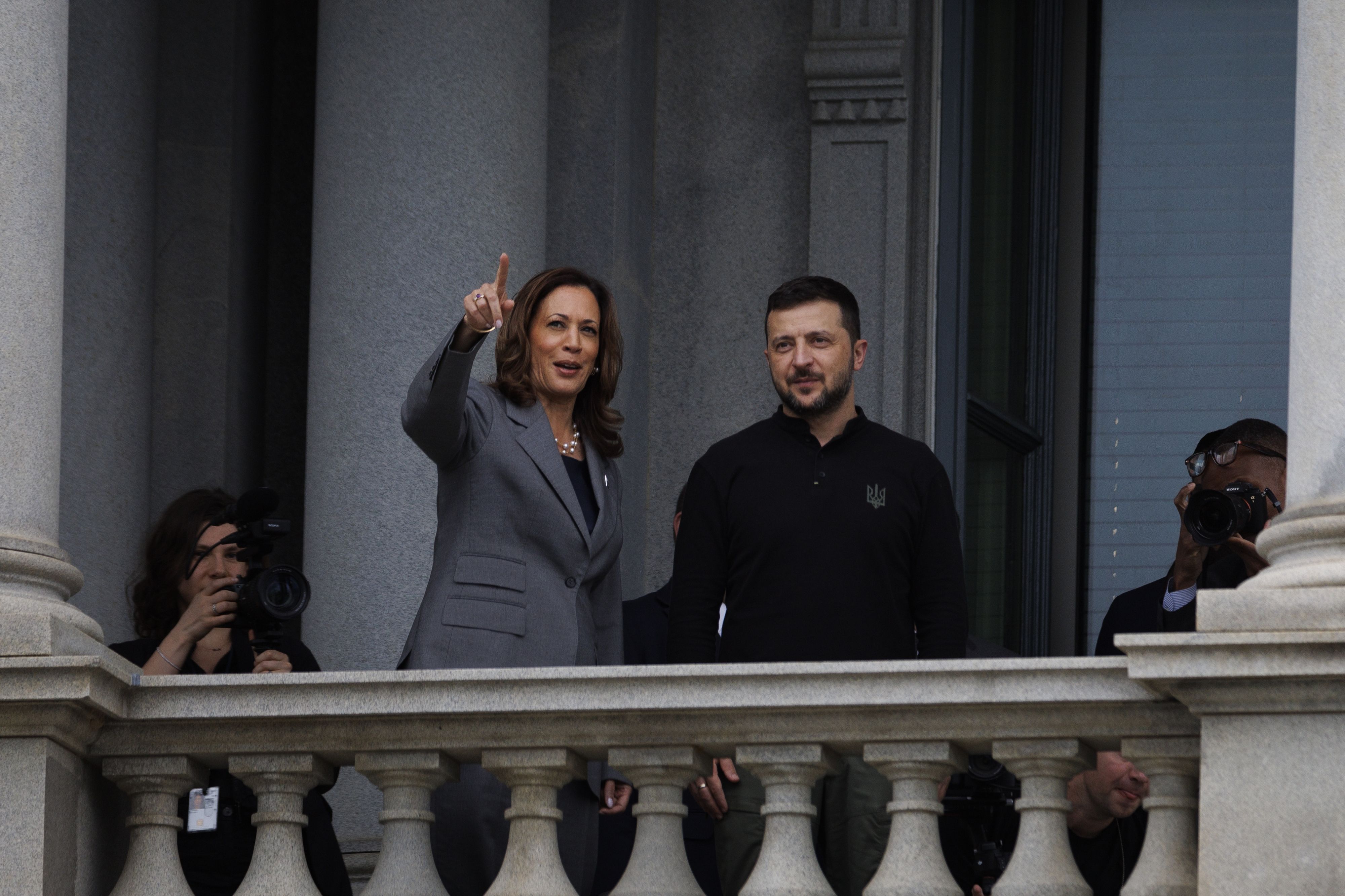 Ukrainian President Zelensky Visits Capitol Hill WASHINGTON, DC - SEPTEMBER 26: Ukraine President Volodymyr Zelensky stands alongside Vice President Kamala Harris at the Eisenhower Executive Office Building at the White House compound