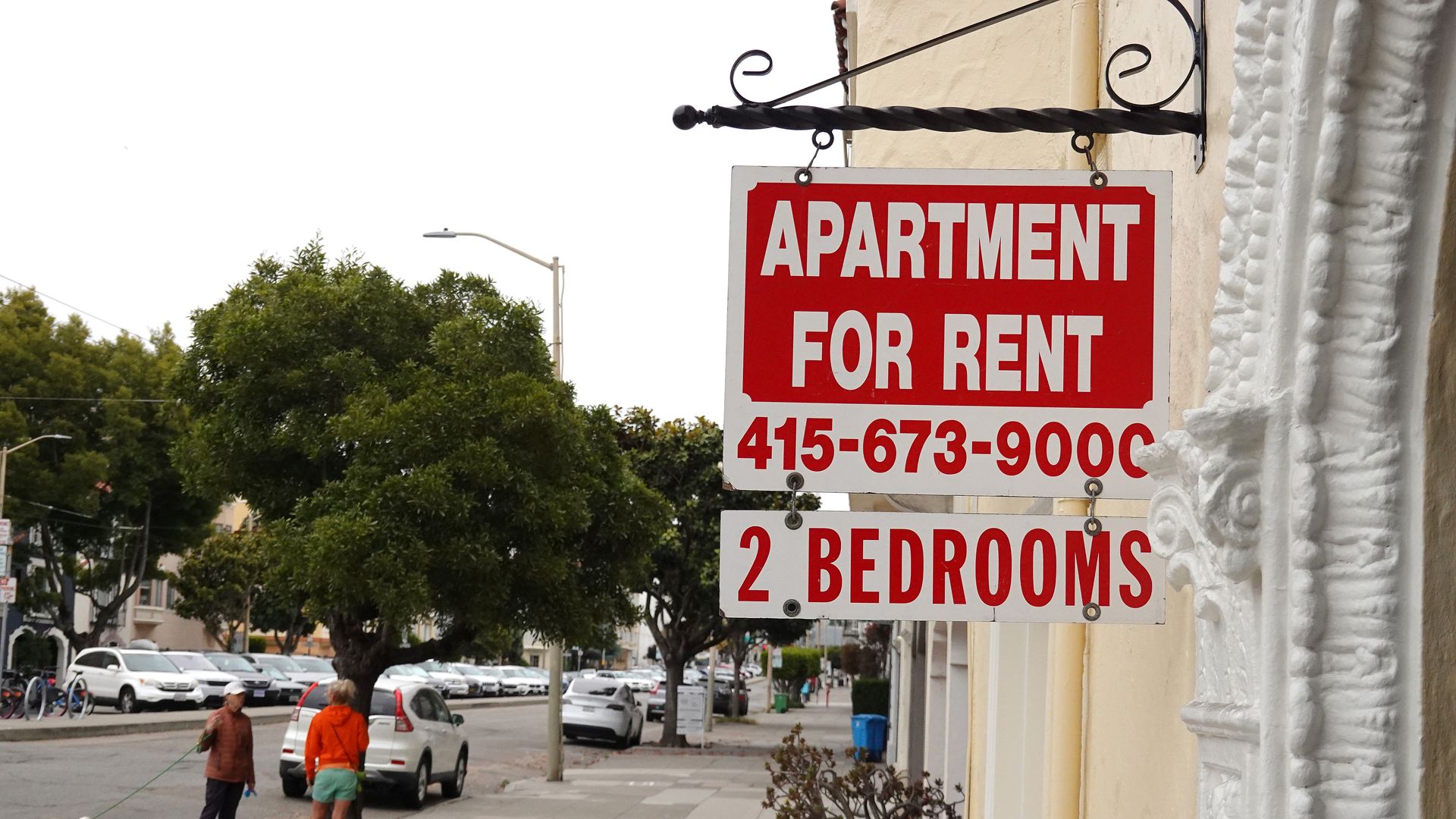 A sign is posted in front of an apartment building with available rentals in San Francisco.
