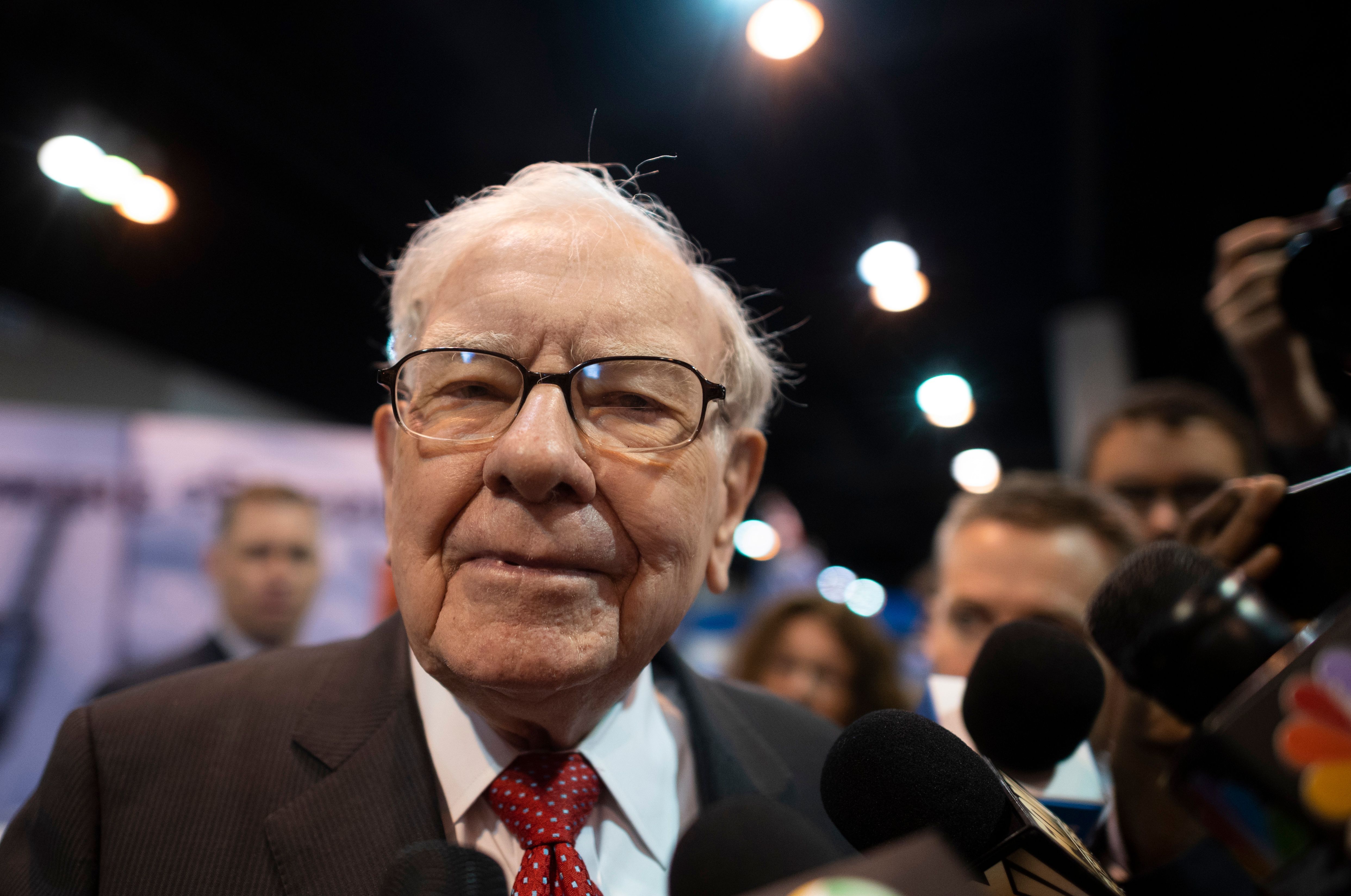Warren Buffett sells $6 billion in airline stock