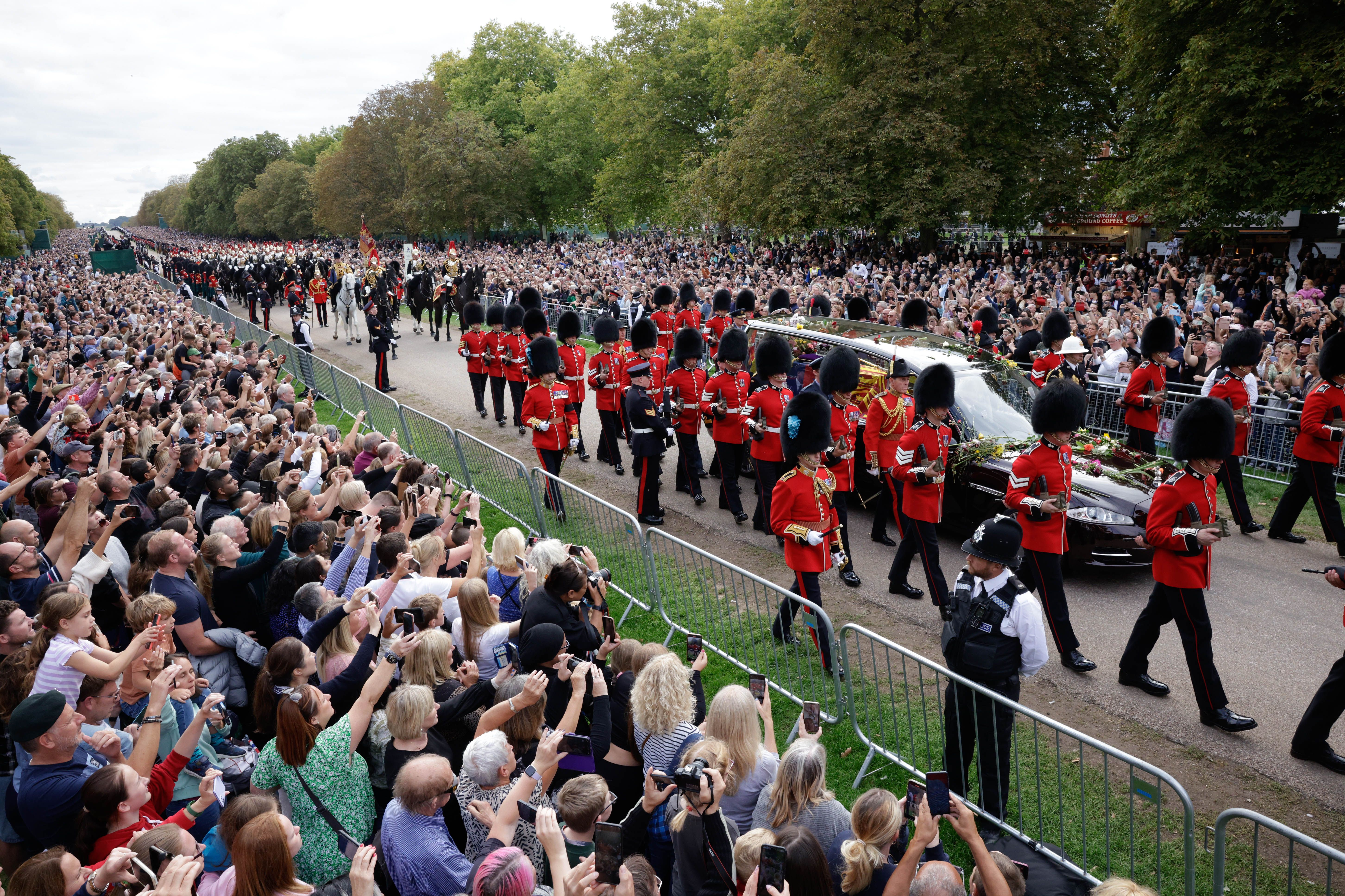 The hearse carrying the coffin of Queen Elizabeth II travels along the Long Walk. 