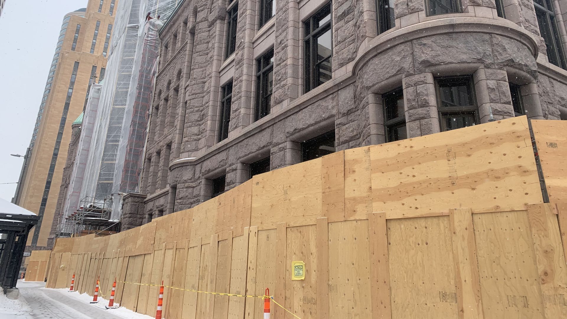 Picture of Minneapolis City Hall surrounded by barricades