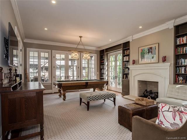 2201 Sherwood Ave family room