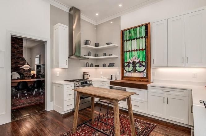 314 W 8th St kitchen