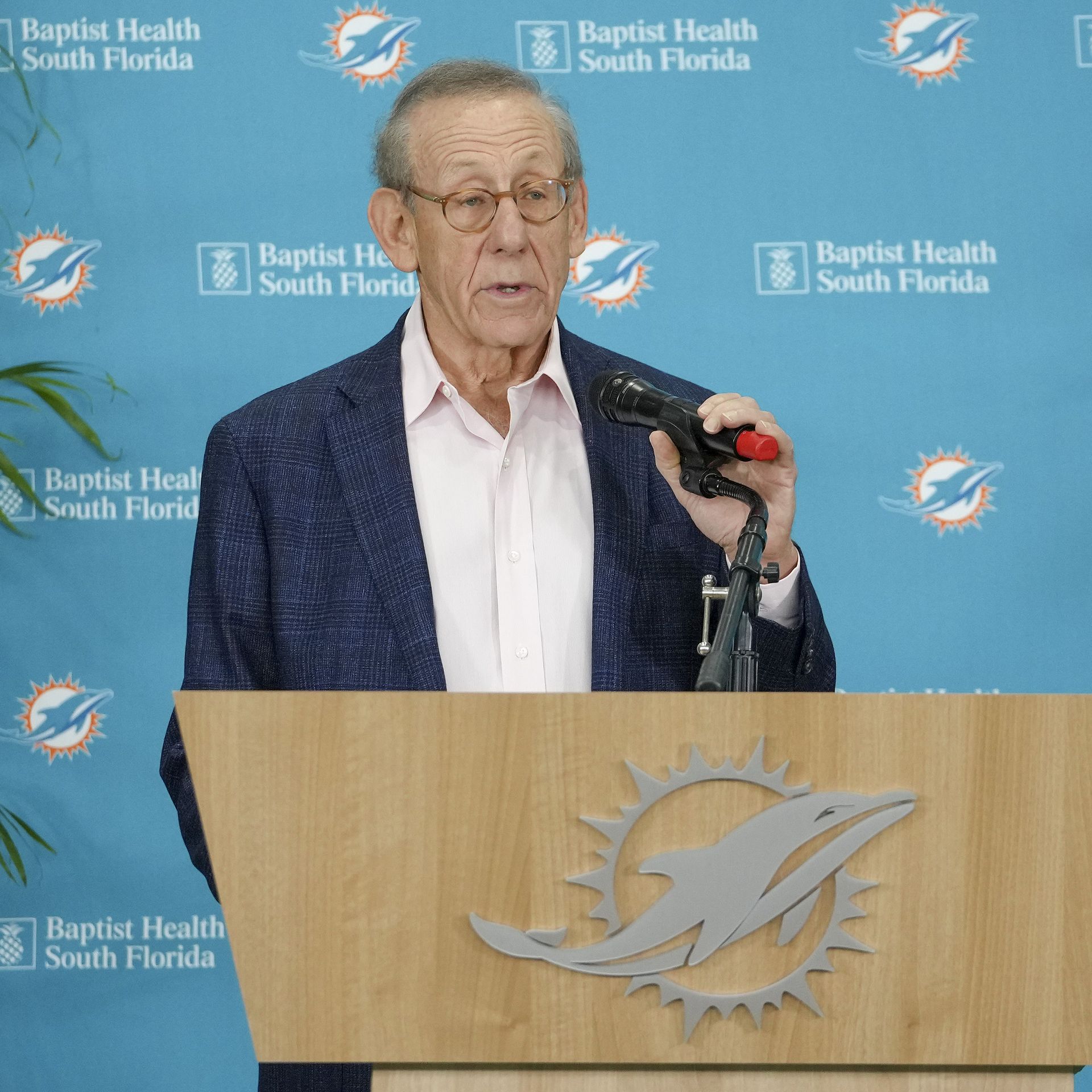 Miami Dolphins owner suspended for tampering with Tom Brady