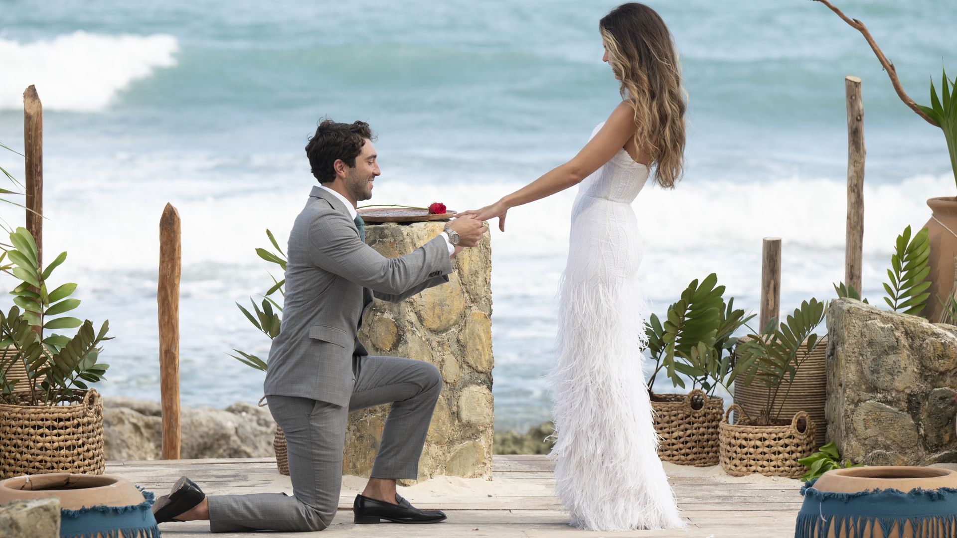 Photo shows Joey proposing Kelsey on "The Bachelor"