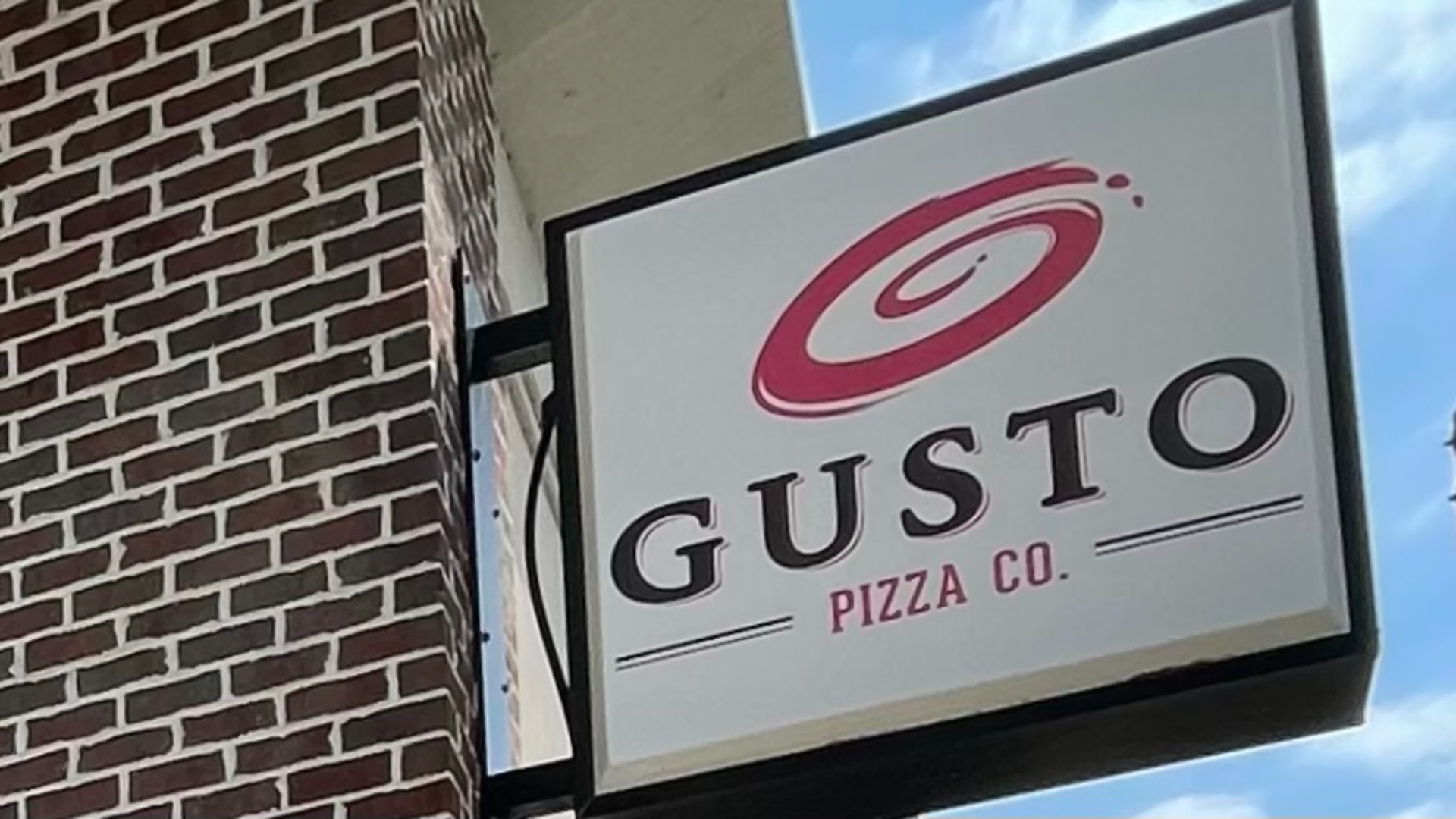 A photo of Gusto Pizza's sign.