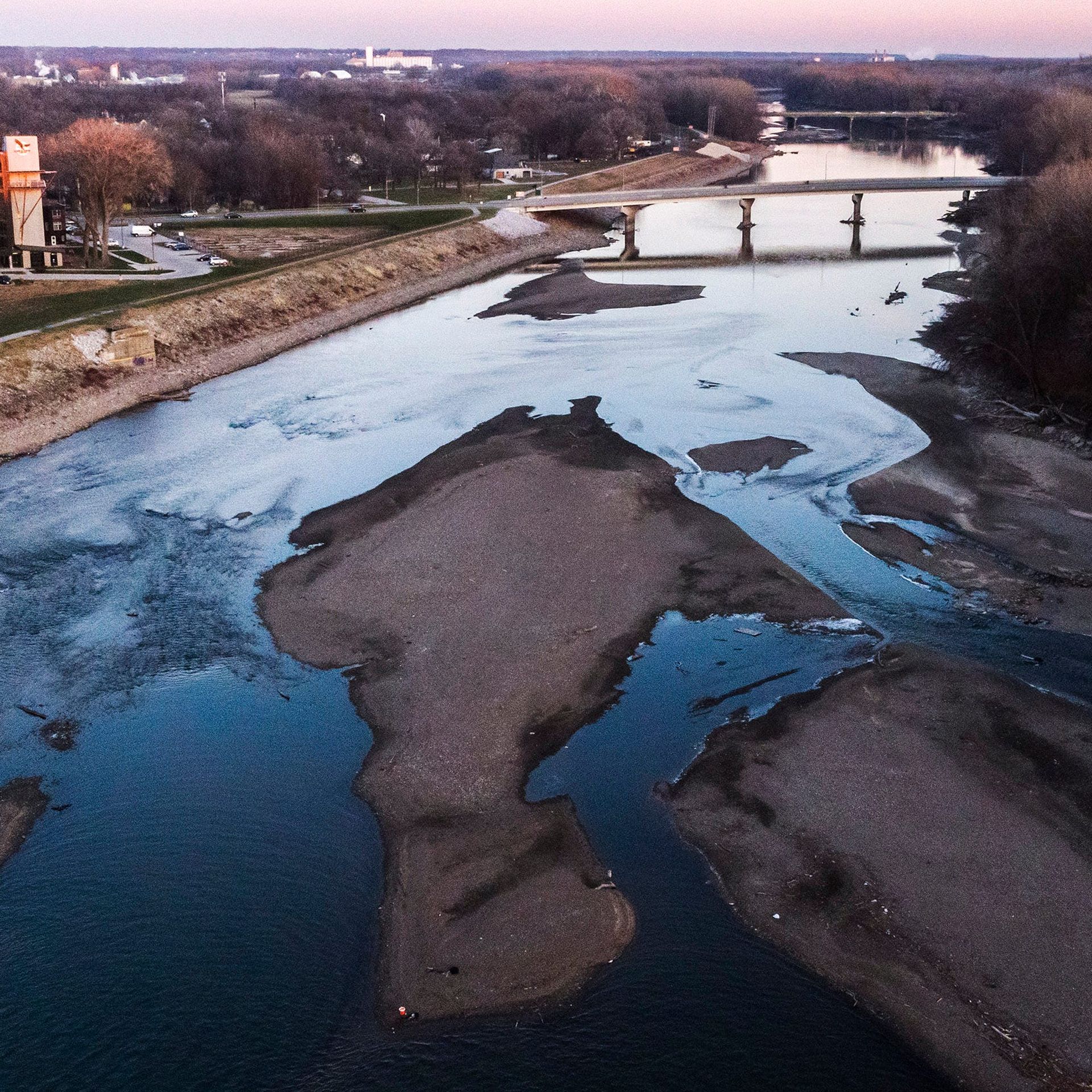A photo of the Des Moines River.
