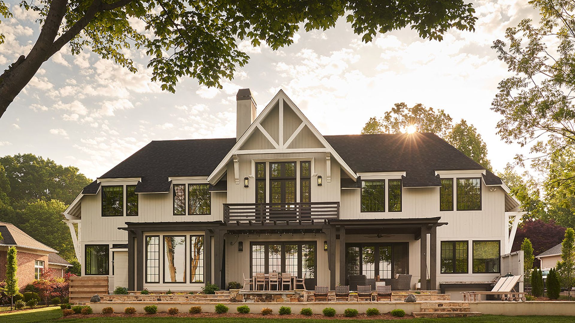 Home of the Year 2019 lakeside living header