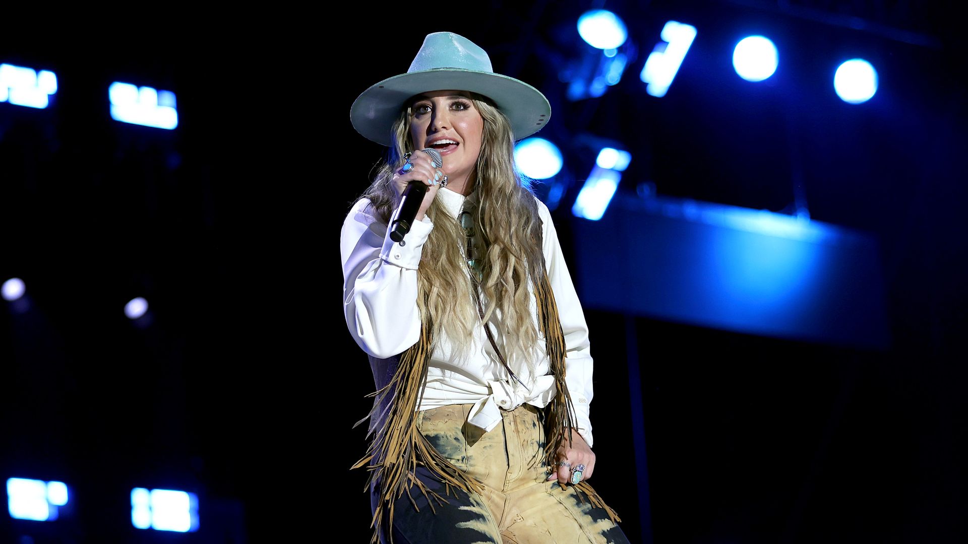 Lainey Wilson on stage.