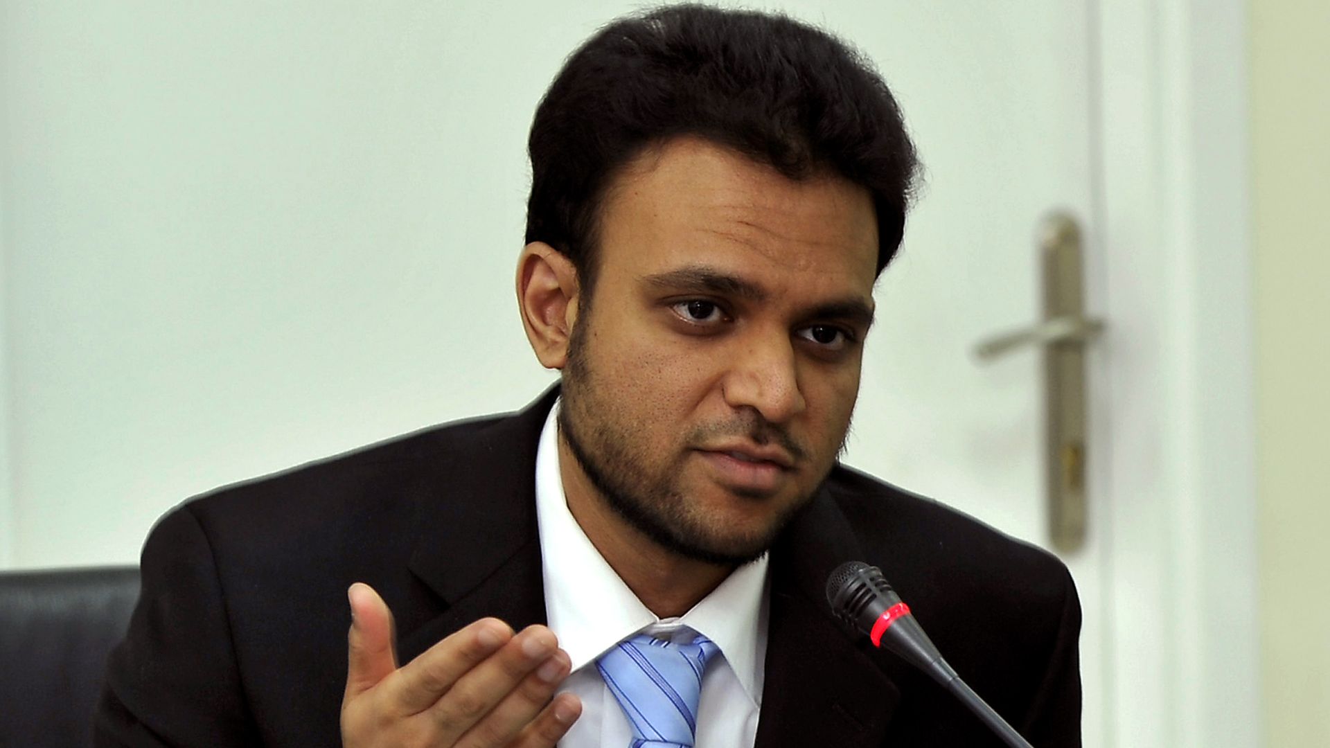 Rashad Hussain speaking in Jeddah, Saudi Arabia, in 2010.