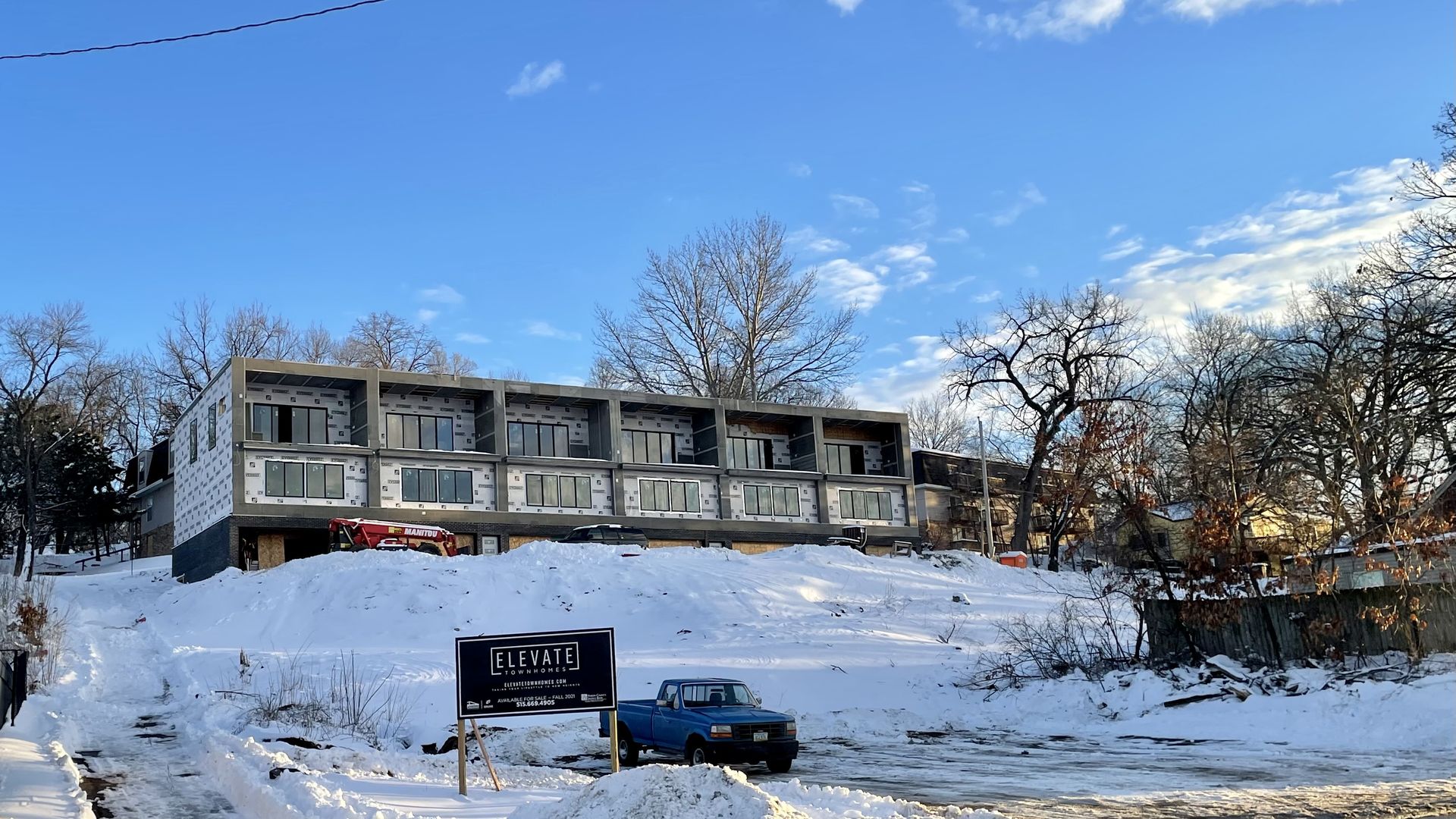 A photo of townhouses in Des Moines.
