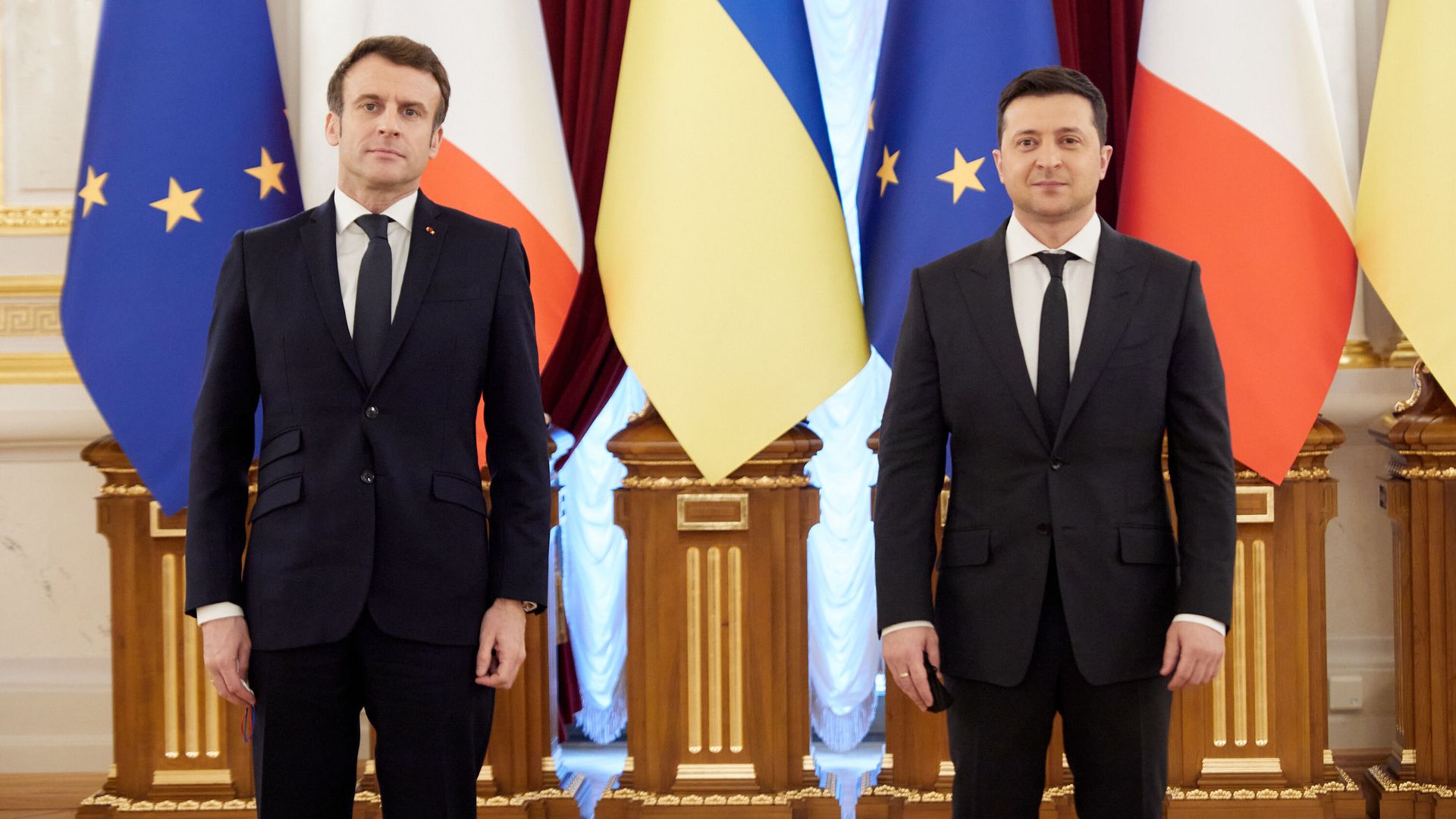 French President Emannuel Macron is seen posing with Ukraine President Volodymyr Zelensky.