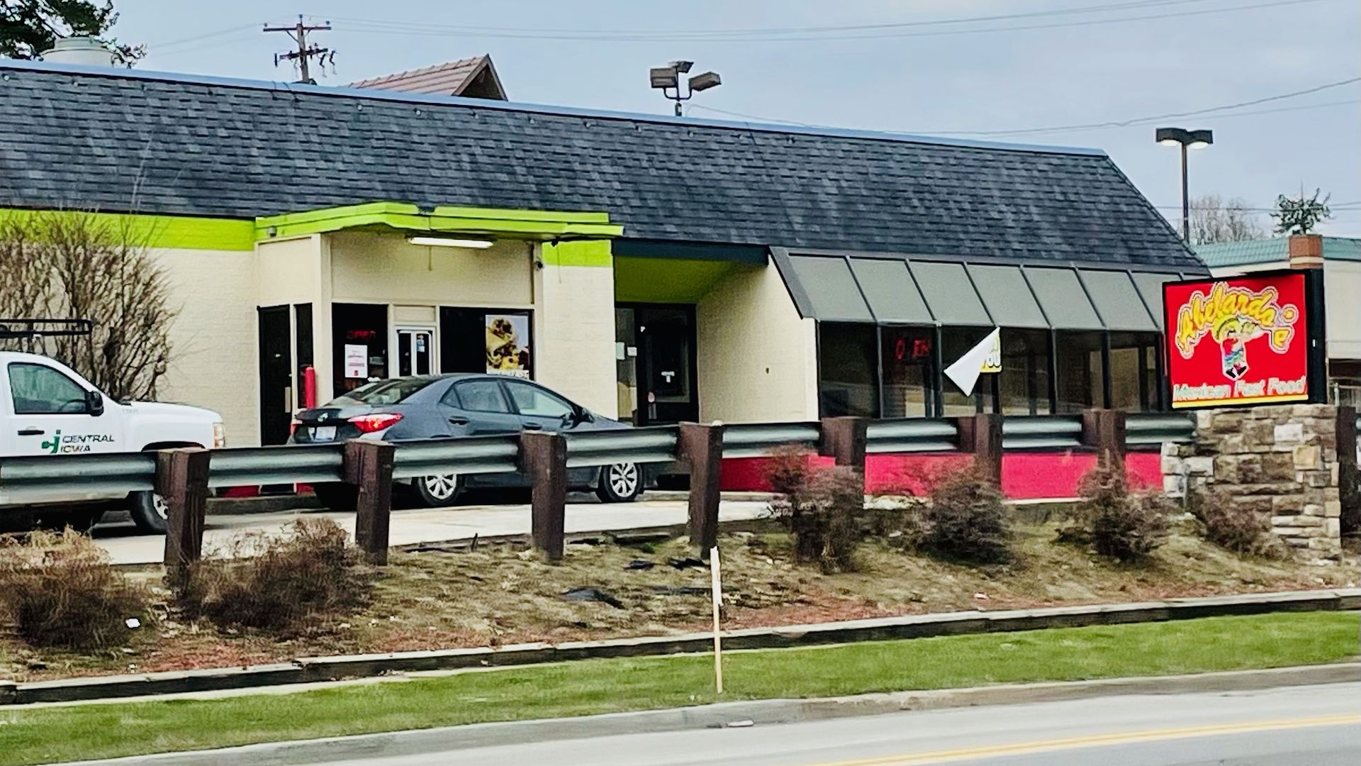 Abelardo's off Ingersoll Avenue will turn into a Starbucks.