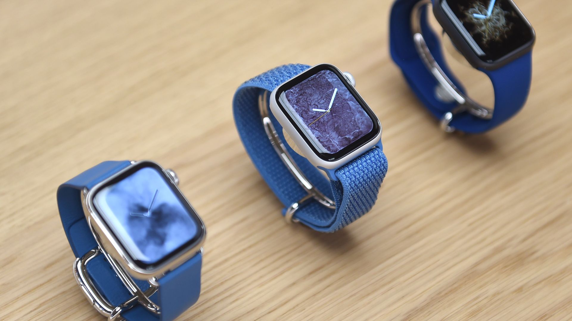 New 2018 Apple watches on display