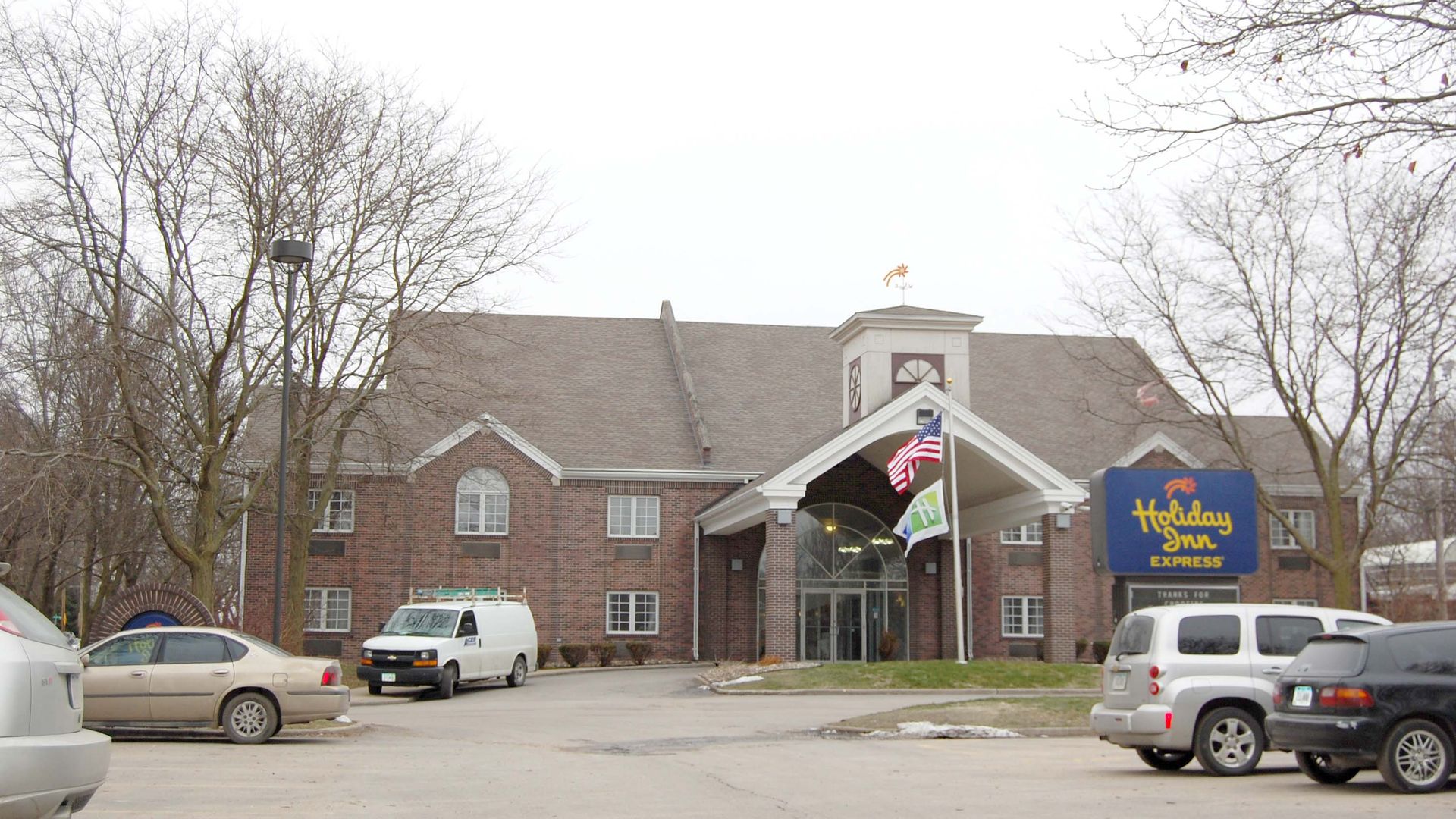 A photo of a Holiday Inn Express.