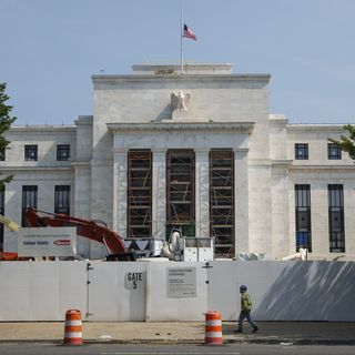 Fed leaves rates steady, with internal dissent