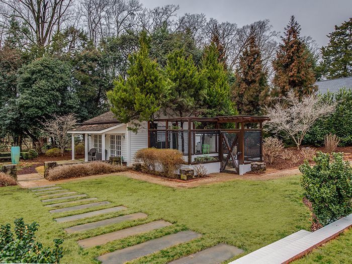 3021 Belvedere Ave guest house