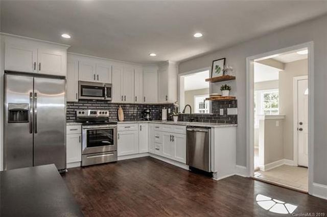 1500 Dean St kitchen