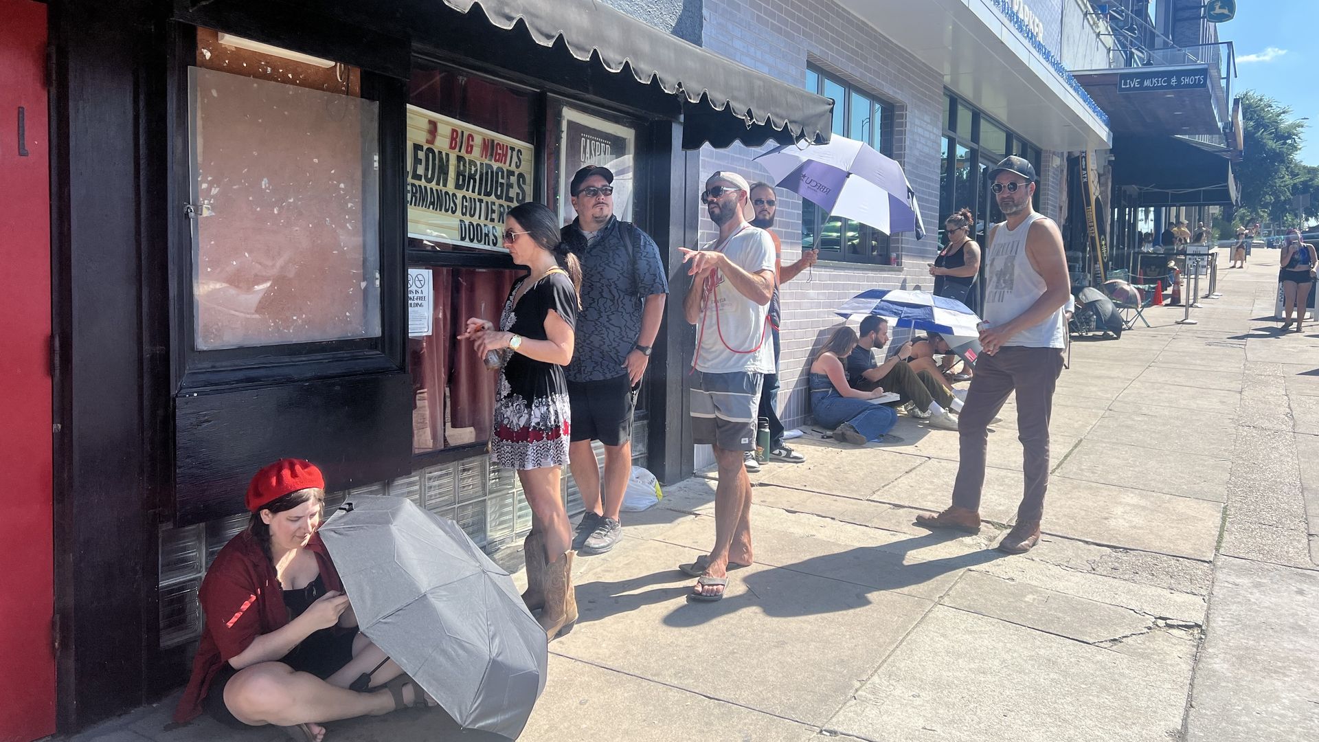 A line outside the Continental Club to hear Leon Bridges.