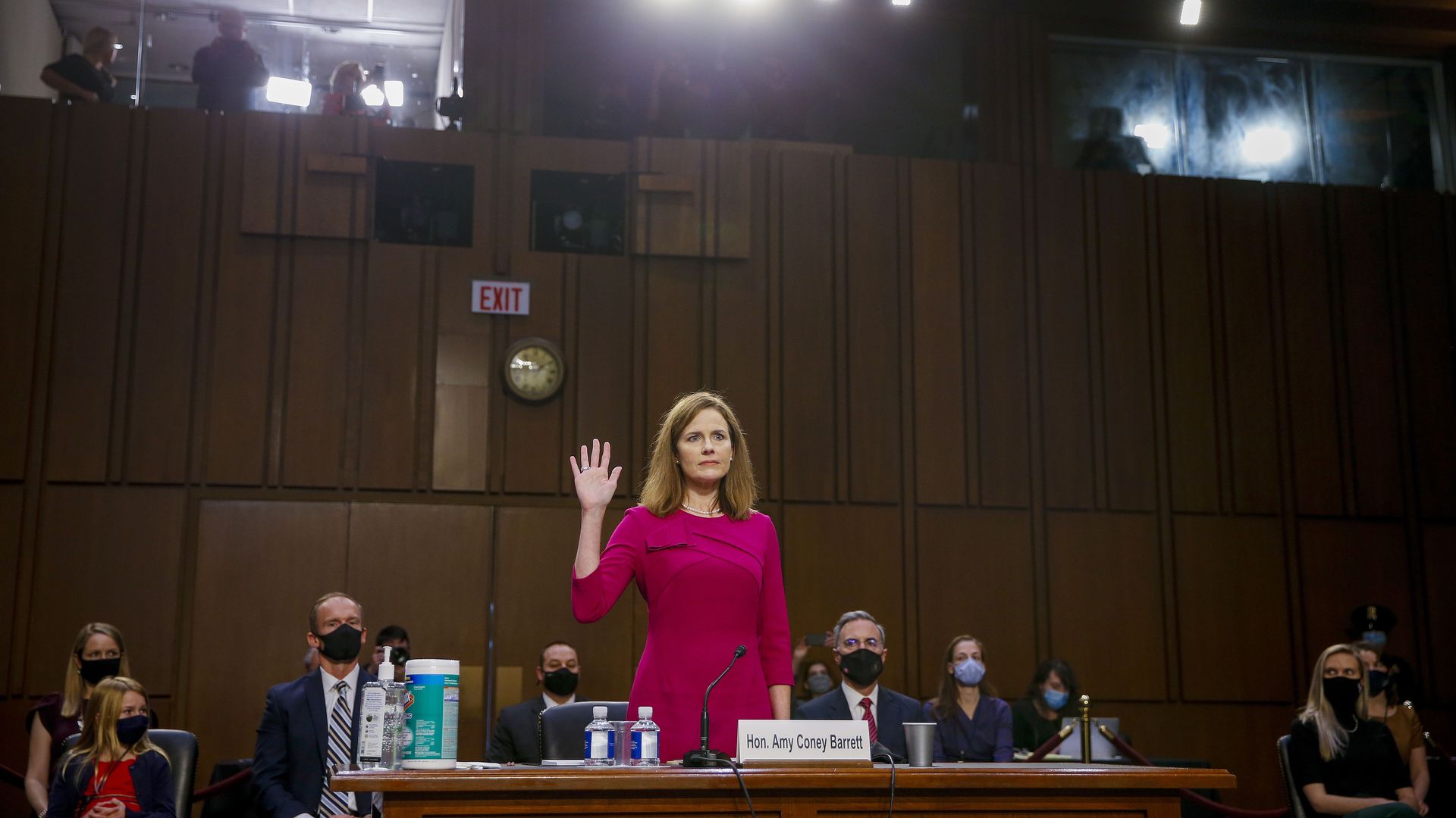 Amy Coney Barrett gives the oath.