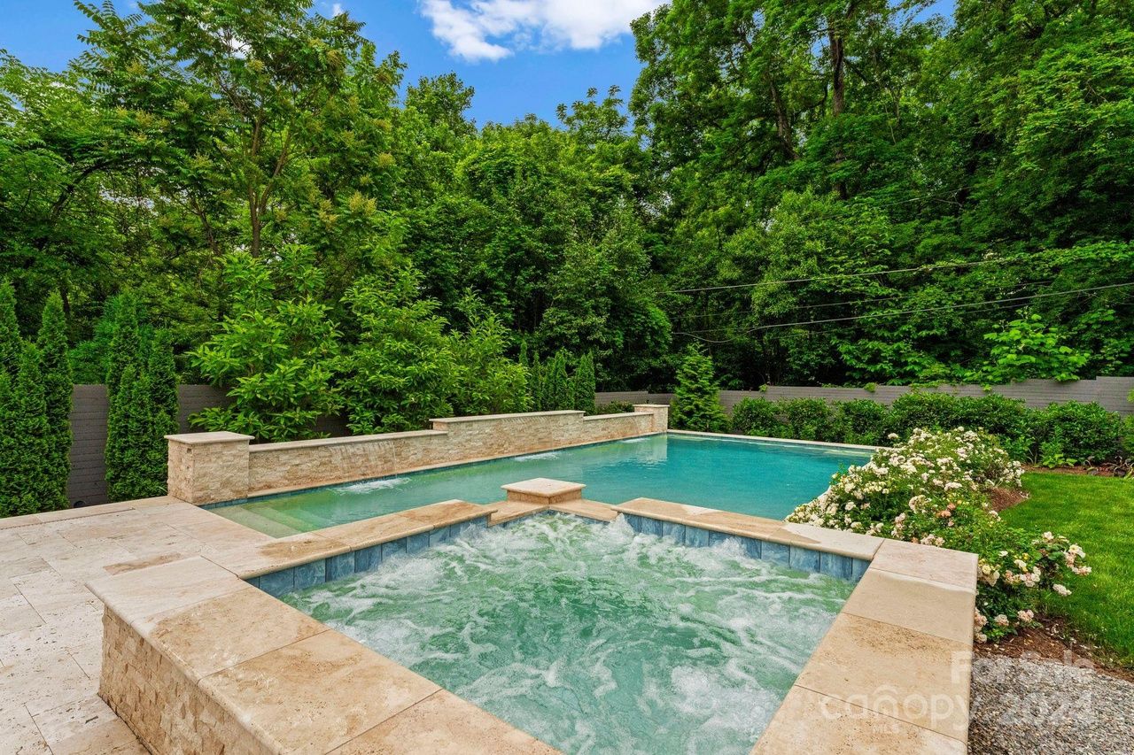 3220 Commonwealth Ave