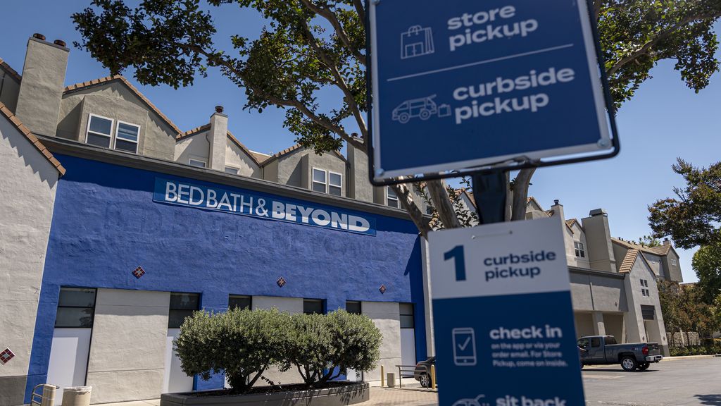 Bed Bath and Beyond sales drop, reward program launches as CEO change