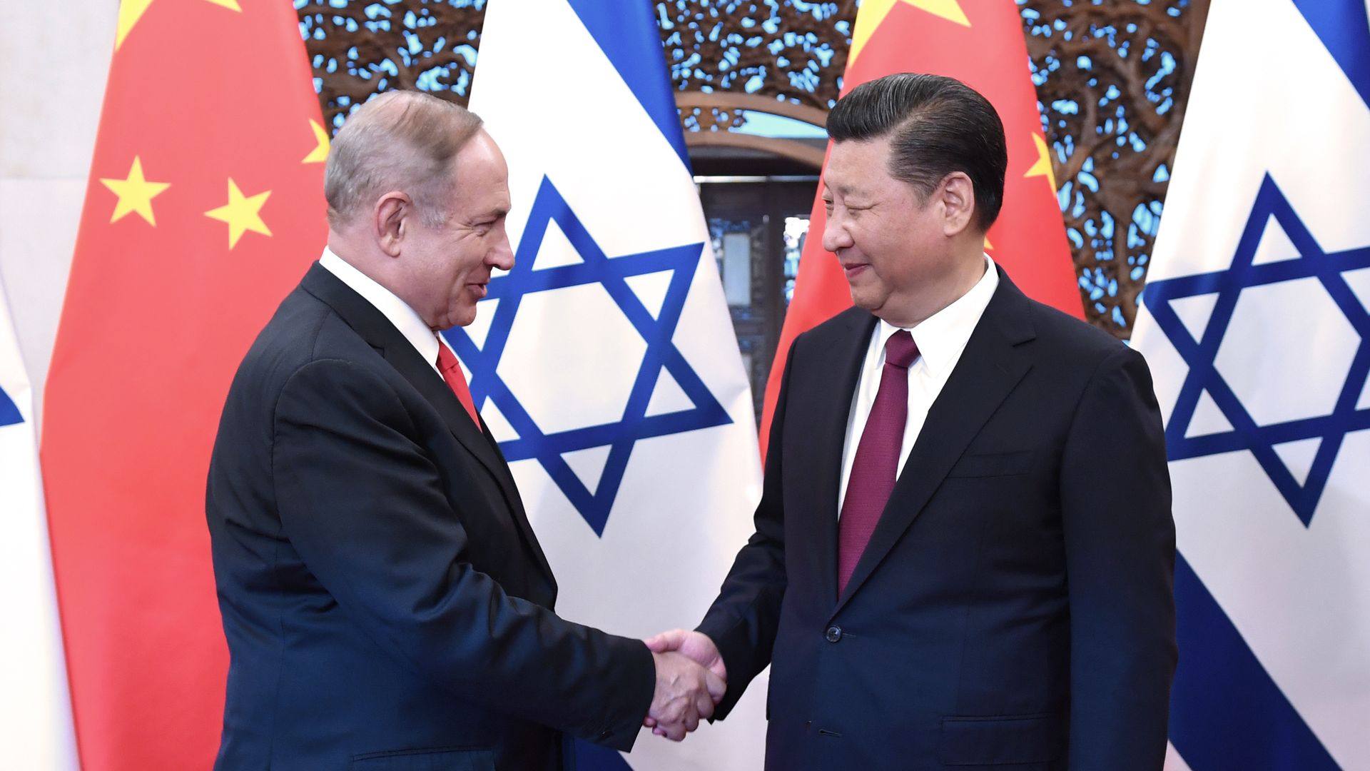 Netanyahu shaking hands with Xi