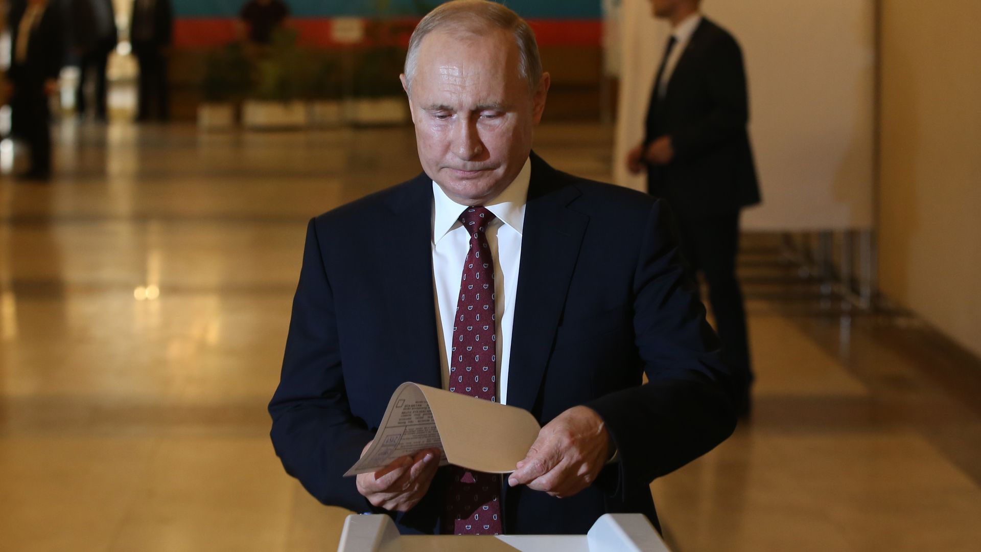 Putin voting in referendum