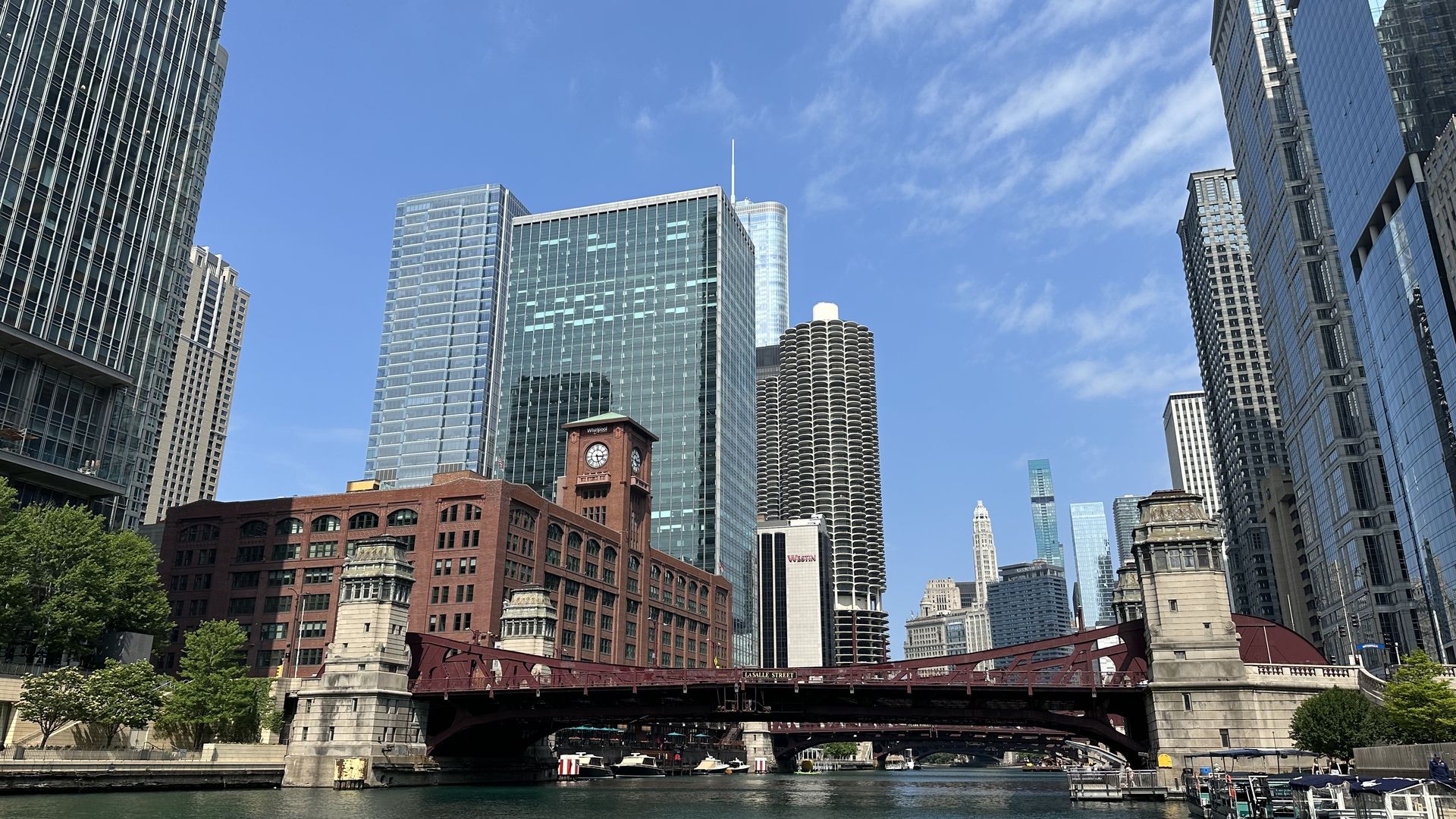 A photo of the riverwalk in Chicago