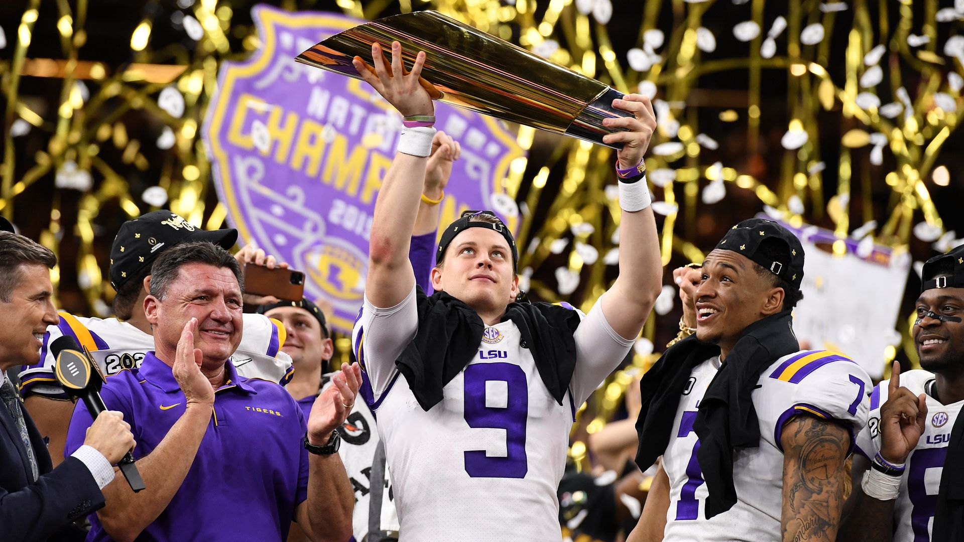 Joe Burrow holding up the trophy