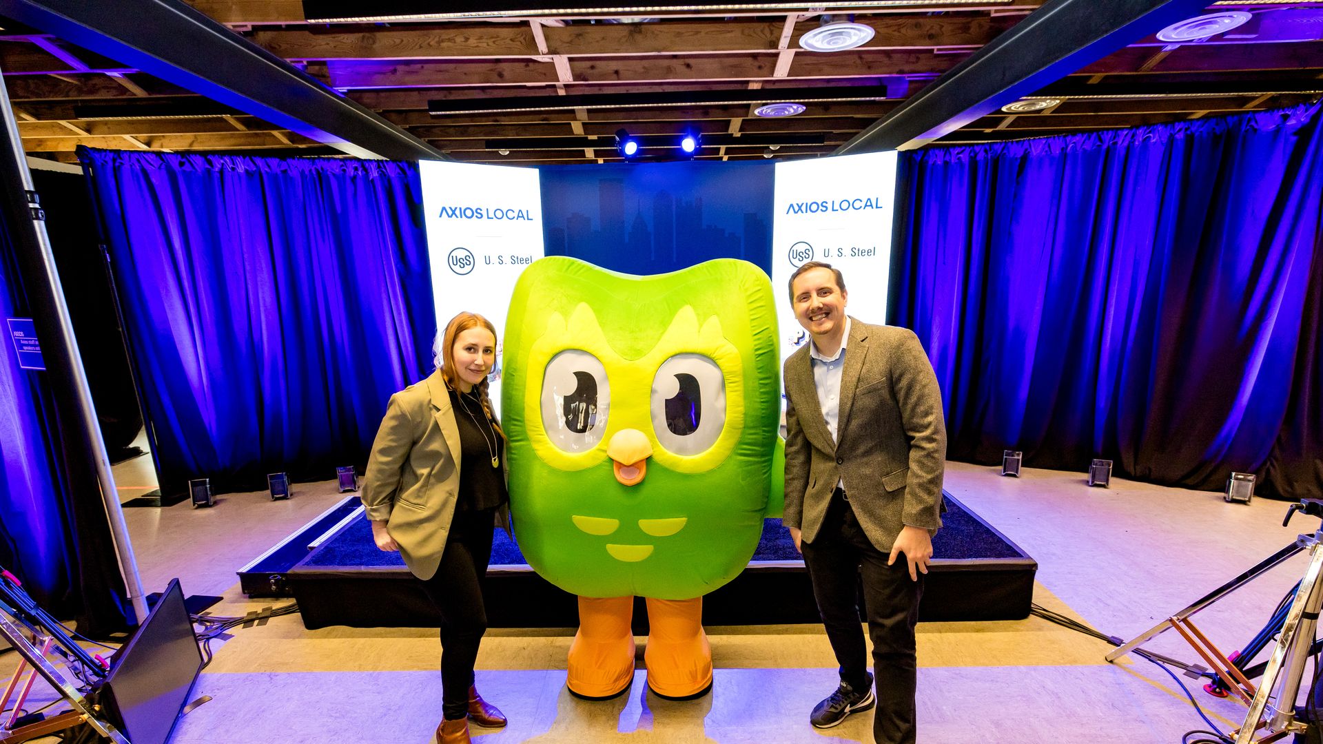Duo the owl made a rare appearance at the event, pictured above with Axios Pittsburgh reporters Chrissy Suttles and Ryan Deto. Photo: Jorge Santiago on behalf of Axios