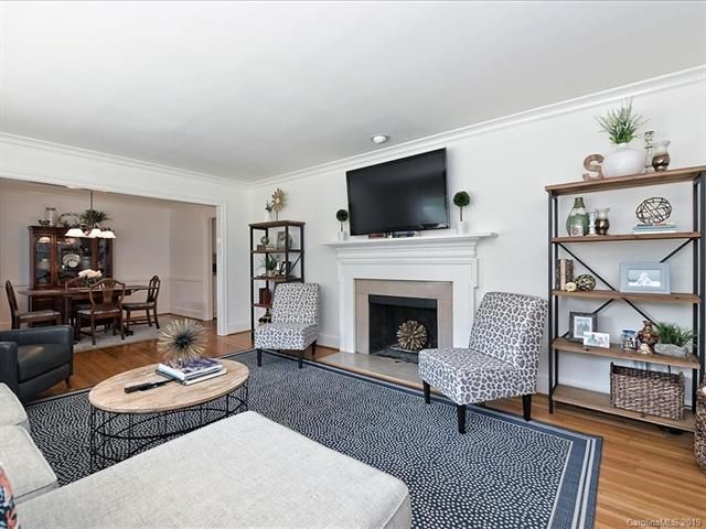 5154 Lincrest Place living room