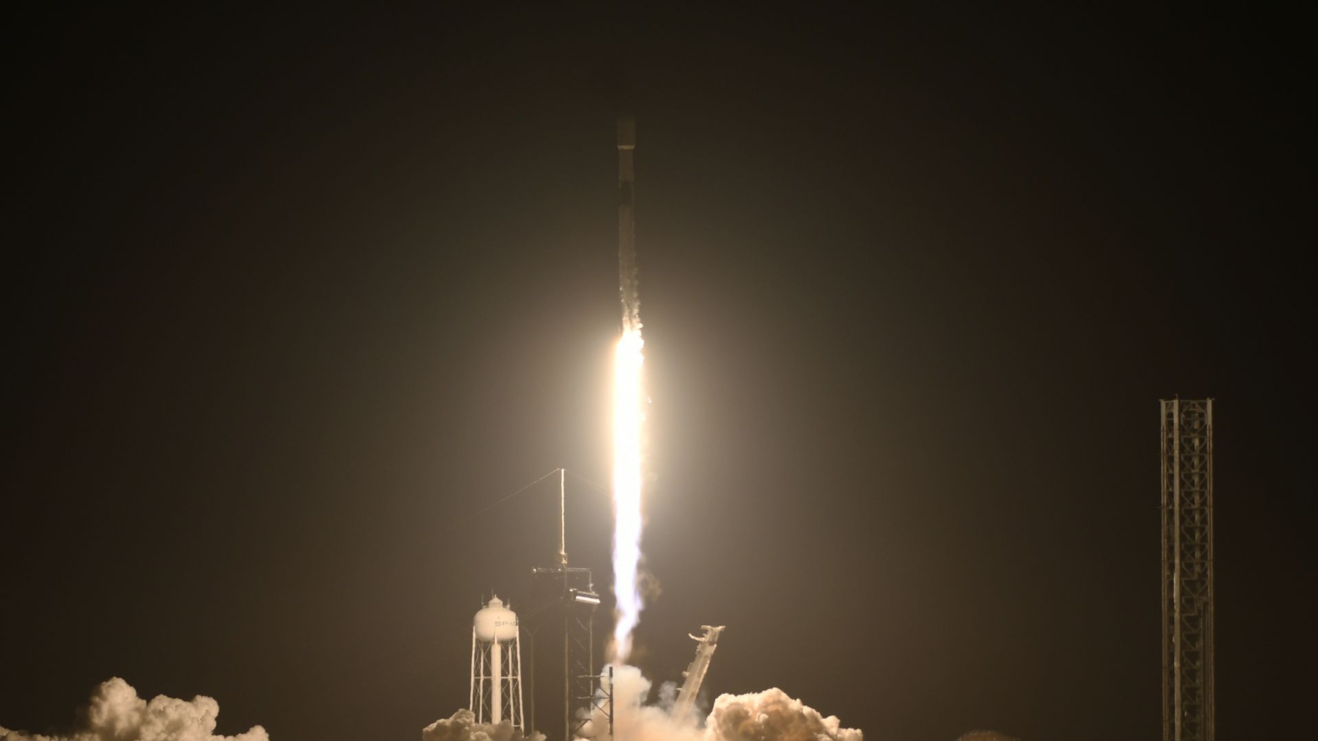 a SpaceX Falcon 9 rocket carrying the Nova-C lander for the IM-1 mission launches from pad 39A at the Kennedy Space Center 