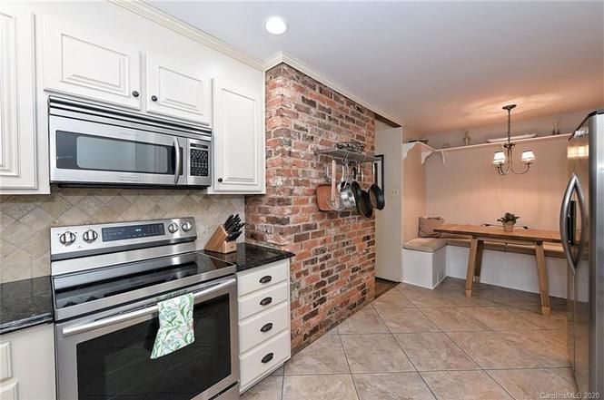 3933 Riverbend Rd kitchen