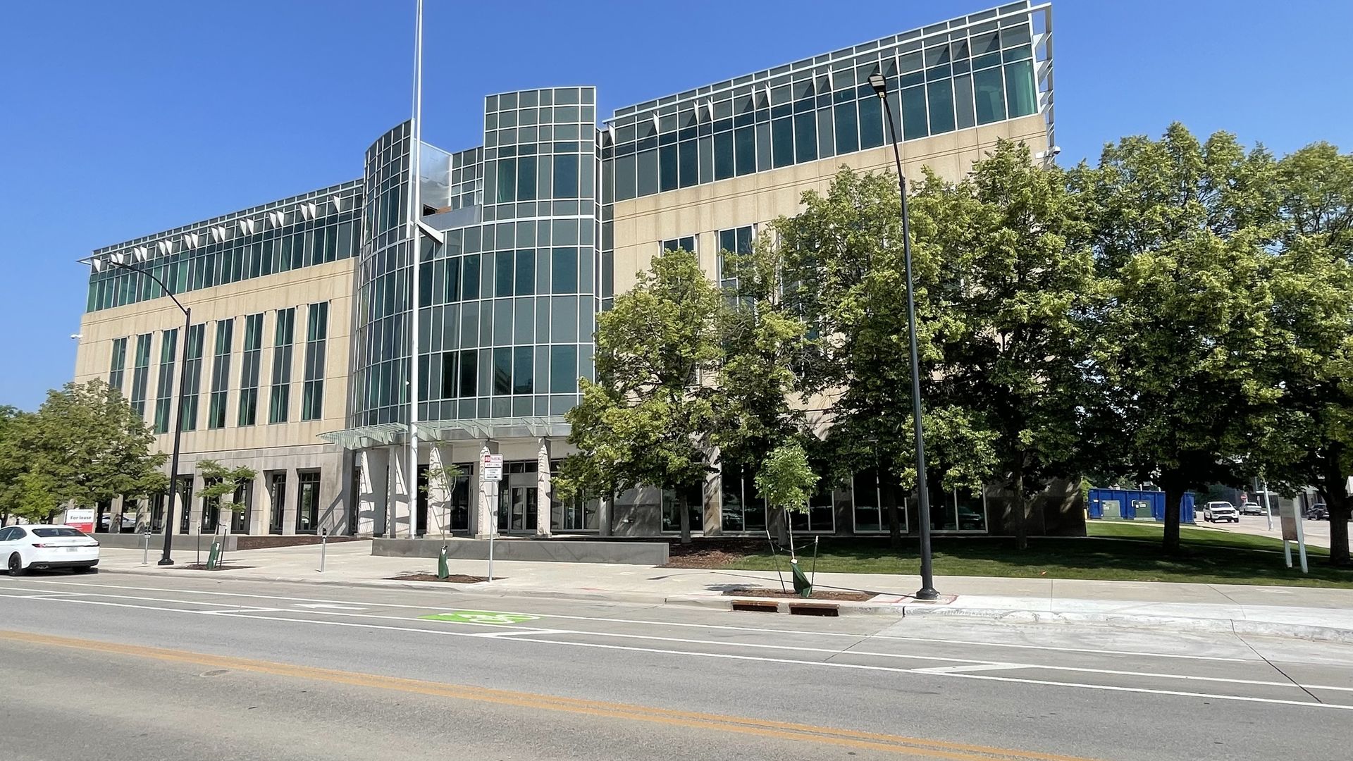 A photo of the Polk County Court annex.