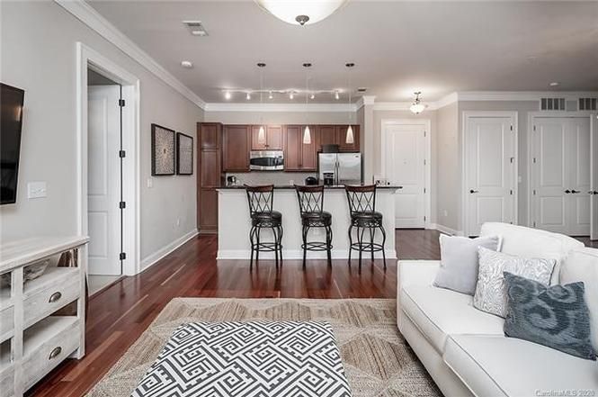 2810 Selwyn Ave #313 interior