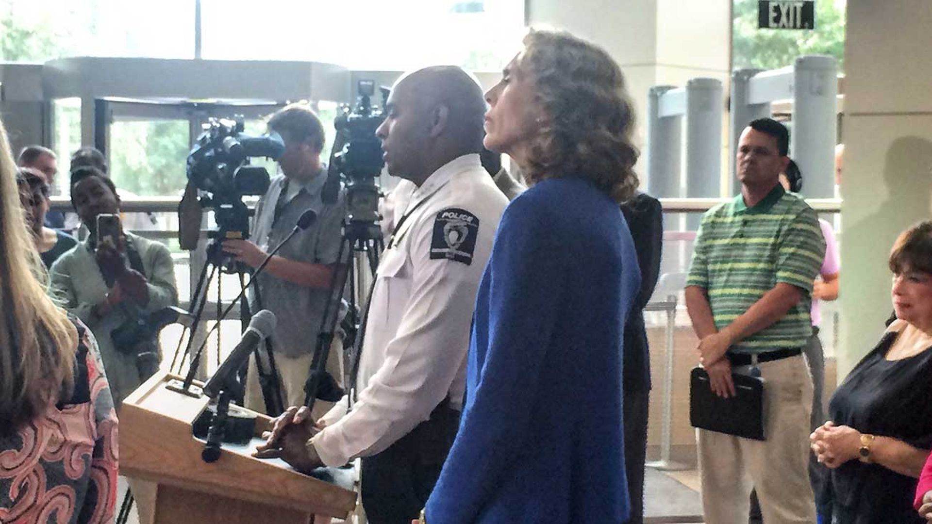 Charlotte is having trouble recruiting, holding on to police 