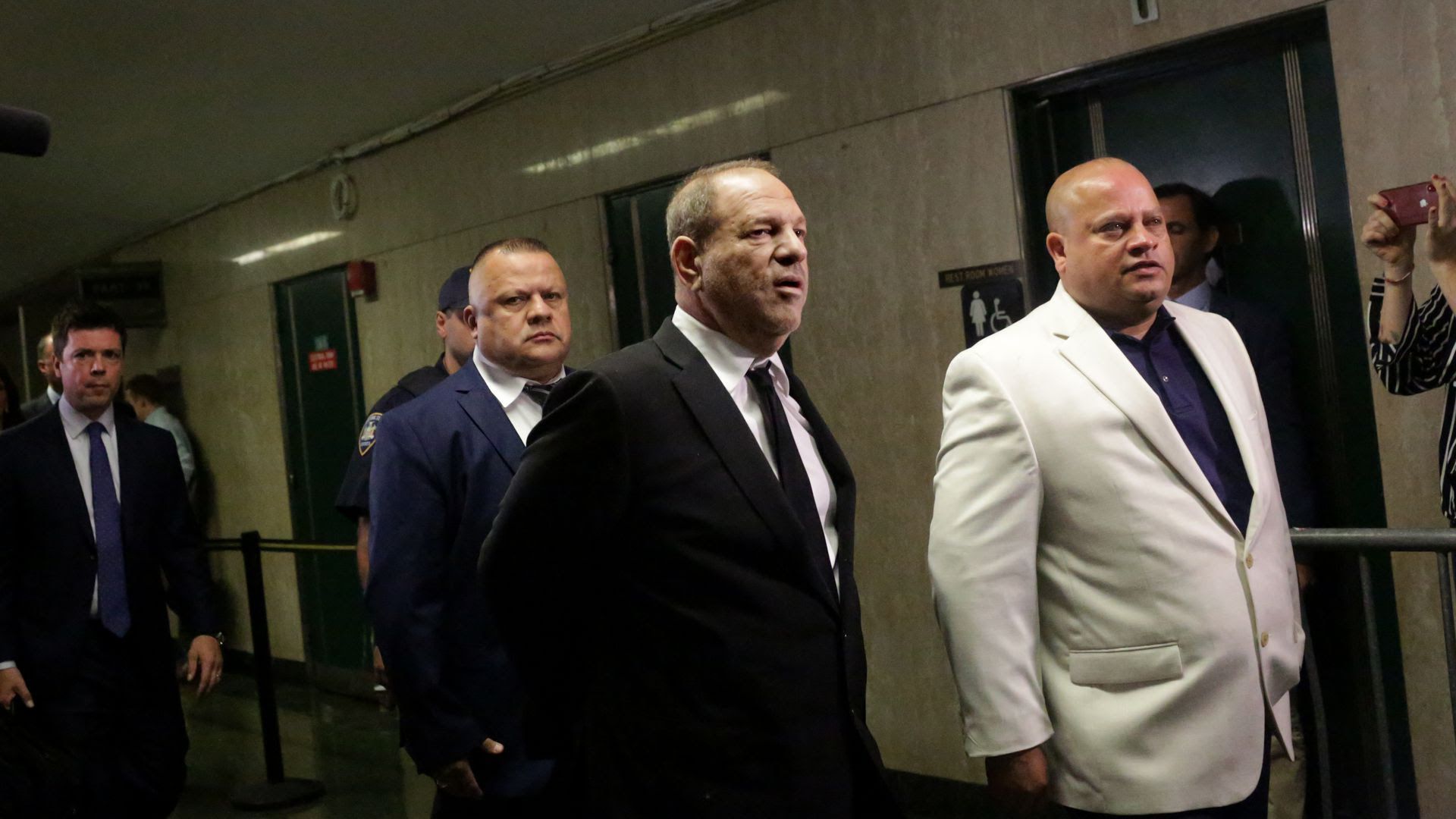  Harvey Weinstein (C). Photo: Yana Paskova/Getty Images