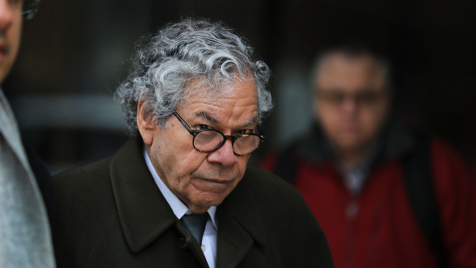 Insys Therapeutics founder John Kapoor walks outside a courthouse.