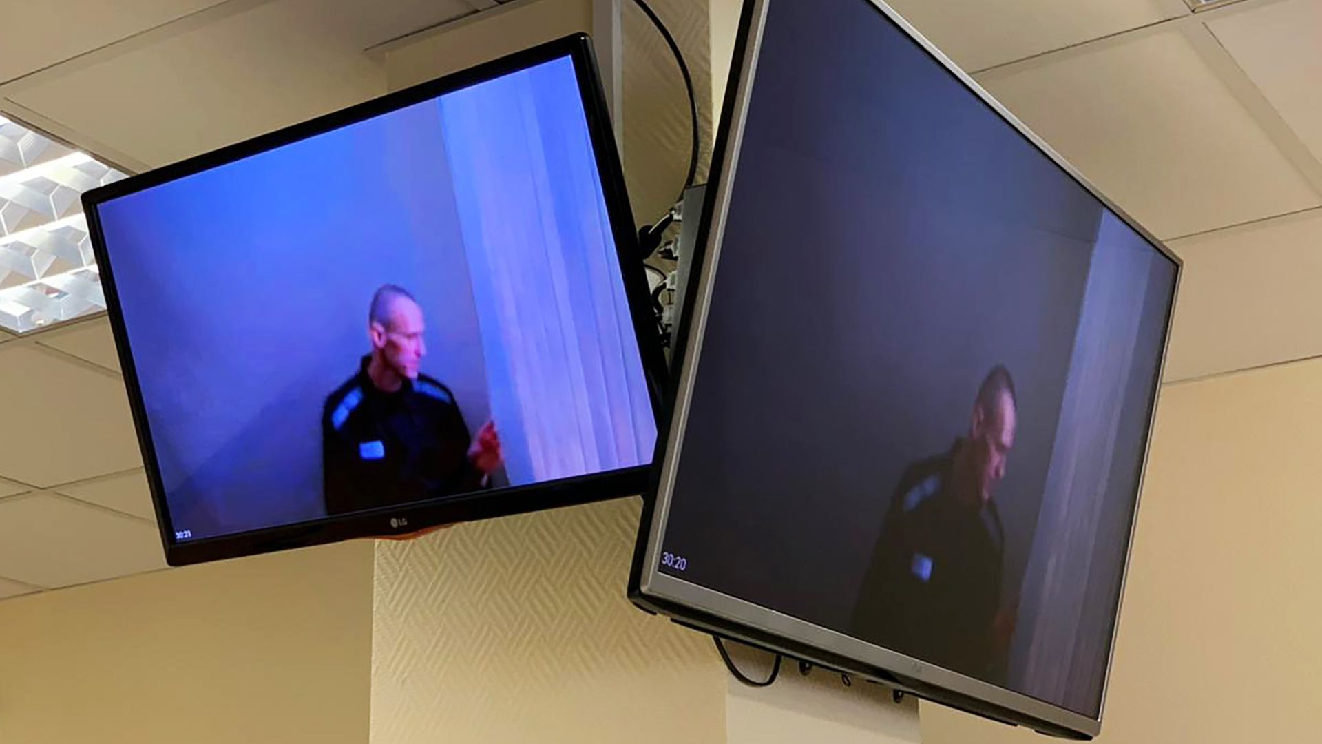 Video link of Navalny in court