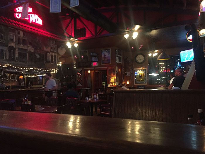 inside-thomas-st-tavern