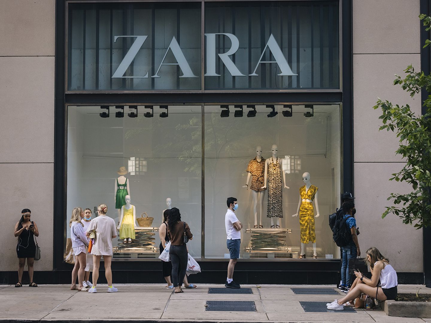 Zara clearance clothing store