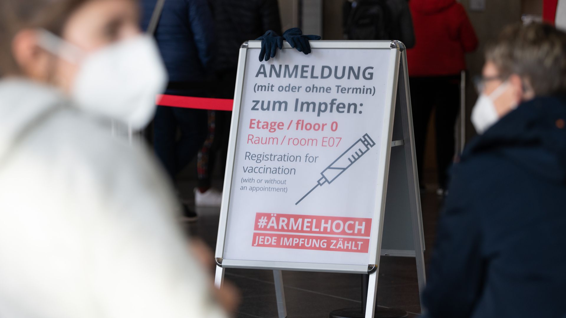 A photo of a sign in German discussing vaccination at a clinic