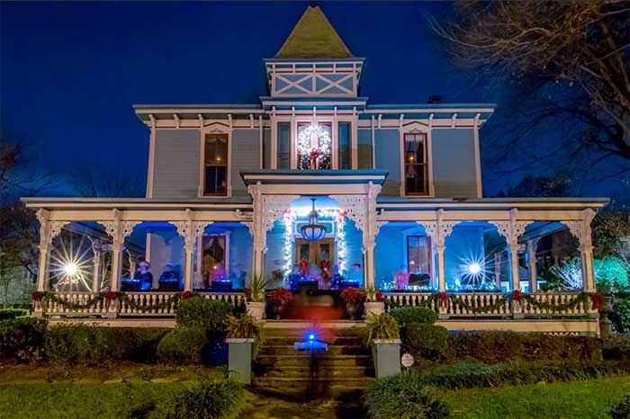 fourth-ward-christmas-home