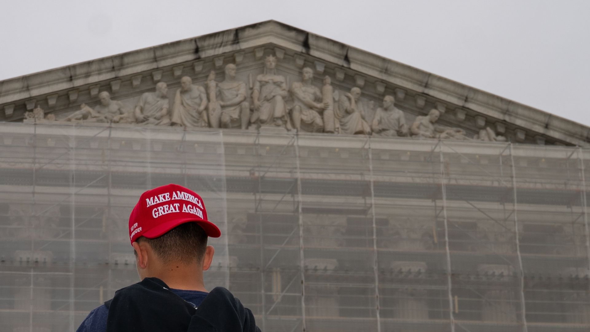  A pedestrian wears a "Make America Great Again" hat outside the US Supreme Court in Washington, DC, US, on Friday, June 27, 2025. Photo: Allison Robbert/Bloomberg via Getty Images.